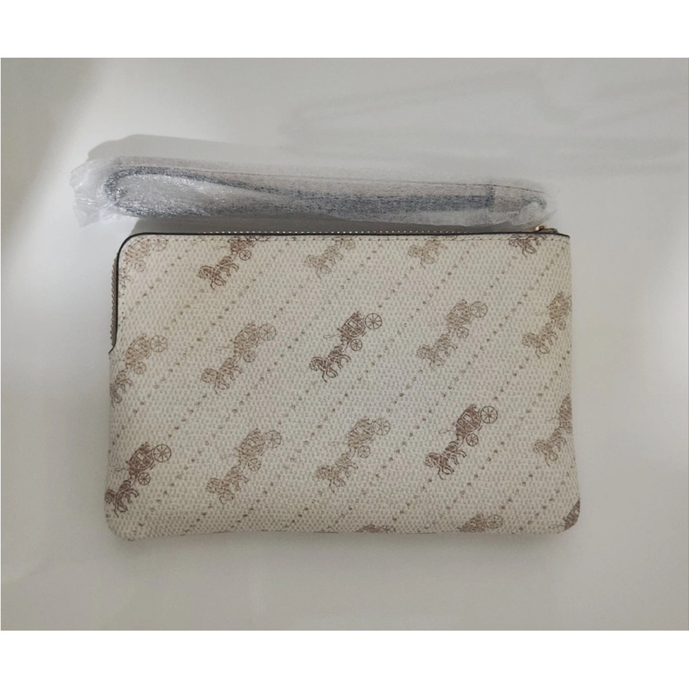 Coach Cream coach horse and carriage Wristlet Clutch nwt - Picture 6 of 8